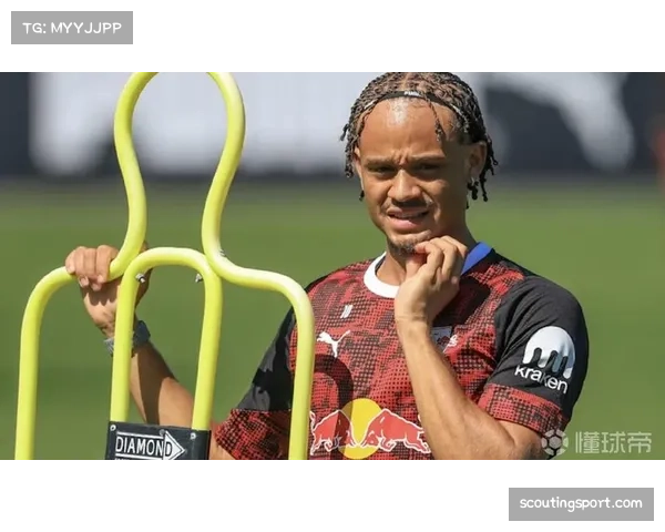 莱比锡中场西蒙斯身价七千万 德甲赛场表现引豪门关注